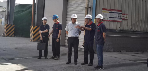 集團公司黨委委員、股份公司黨委書記、總經(jīng)理蔣培進到建材公司調(diào)...