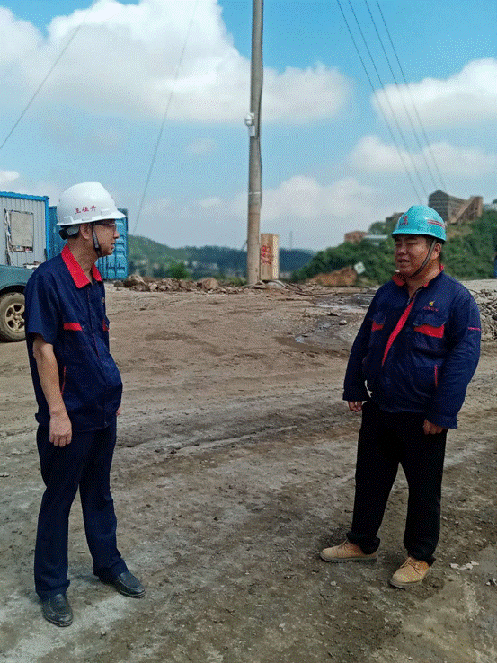 公司黨委書記到金磊項(xiàng)目部開展工作調(diào)研 公司黨委書記到金磊項(xiàng)目部開展工作調(diào)研